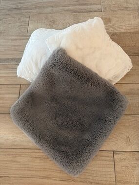 Mon Chateau Luxury Collection - Faux Fur Cover & 2 Pillow Set